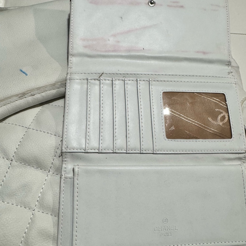 Chanel White and Black Quilted Women's Bag - Picture 2 of 5